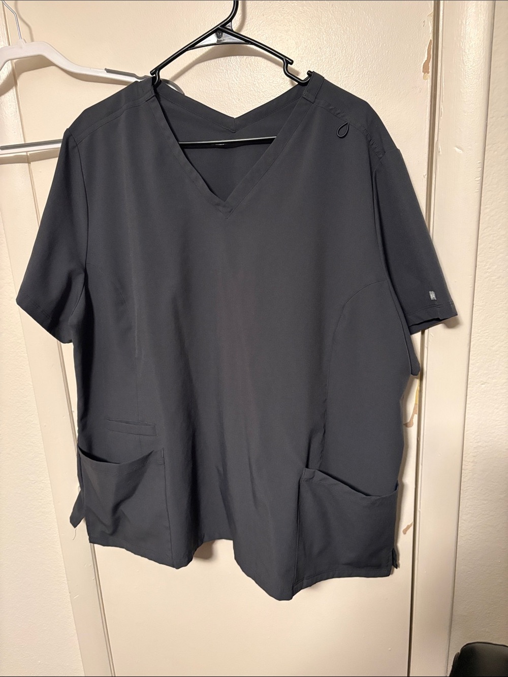 Women’s MaevnV-Neck Scrub Tunic in Charcoal Gray 2xl